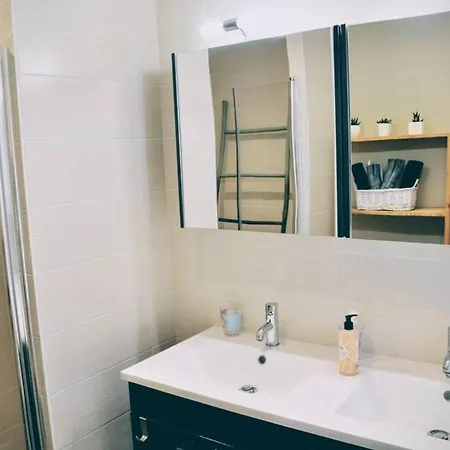 La Hume Гюжан-Местрас